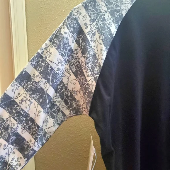 Lularoe Randy XS - Picture 2 of 4